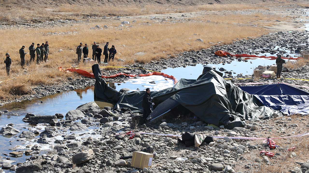 육군 "2명 순직 코브라 헬기, 비상착륙 훈련하다 1시간 만에 추락"