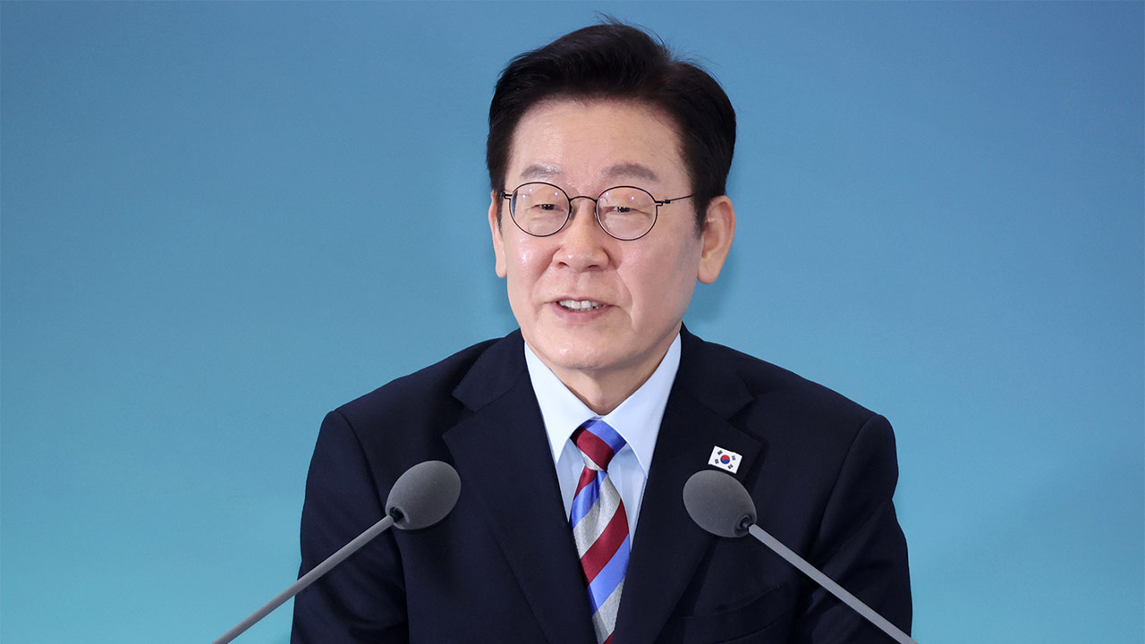 이 대통령 국정 지지도 55.8%, 2주 연속 상승세 [리얼미터]