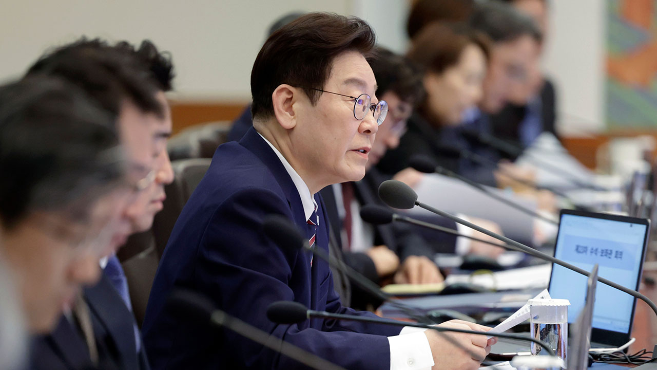 이 대통령 "교복이 '등골 브레이커'라는데‥가격 적정성 문제 살펴봐야"