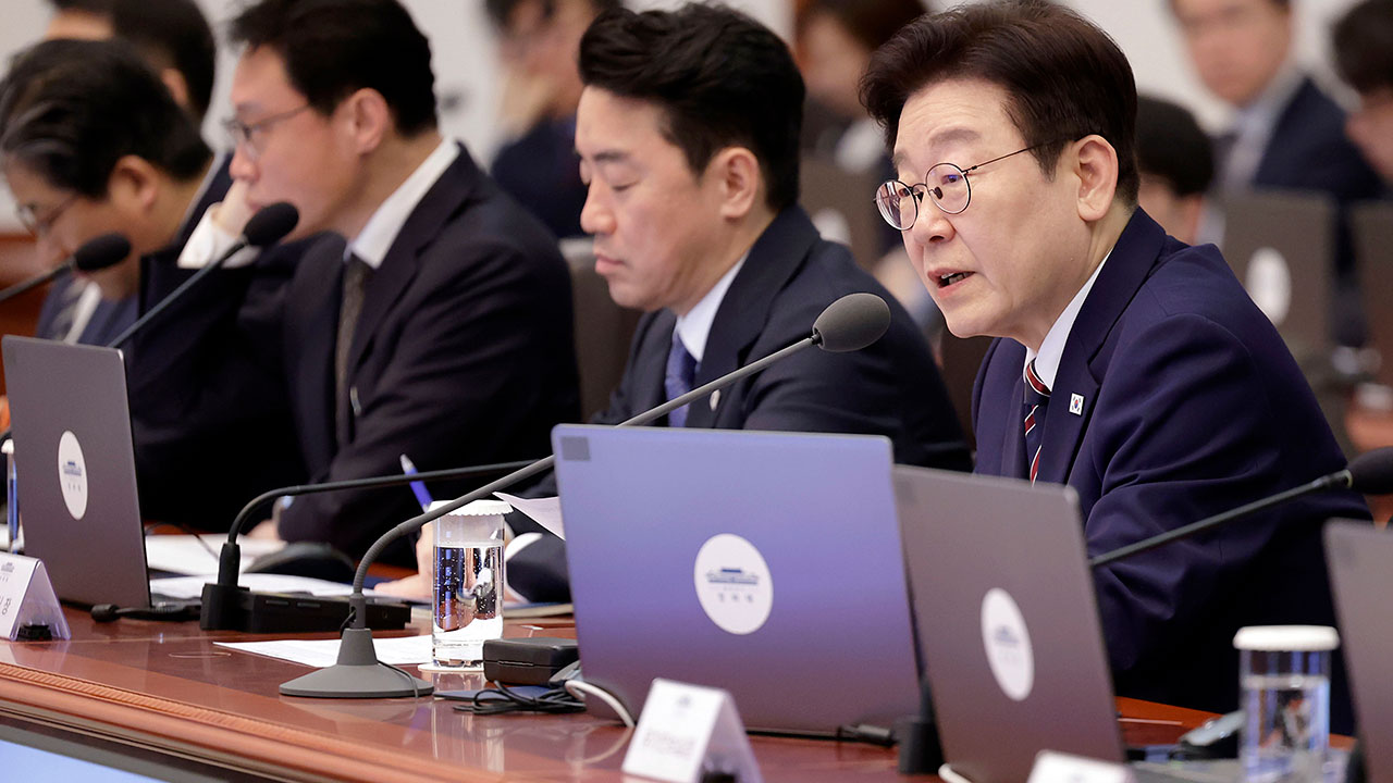이 대통령, '청년탈모 지원' 보고받은 뒤 "의견 수렴 공간 있어야"