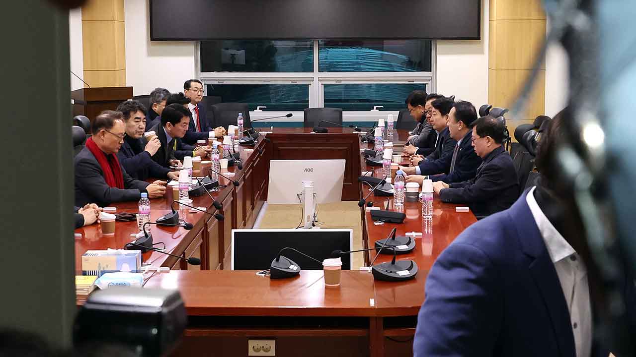 국힘 쇄신파 "의총서, '윤 어게인'으로 지방선거 치를지 결론 내야"