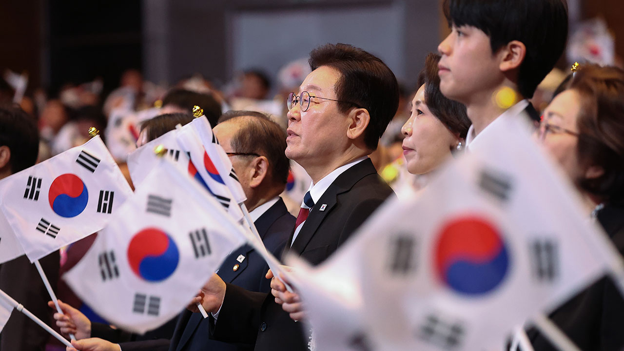 이 대통령, 첫 3·1절 기념사서 "北 체제 존중‥대화 재개 노력할 것"