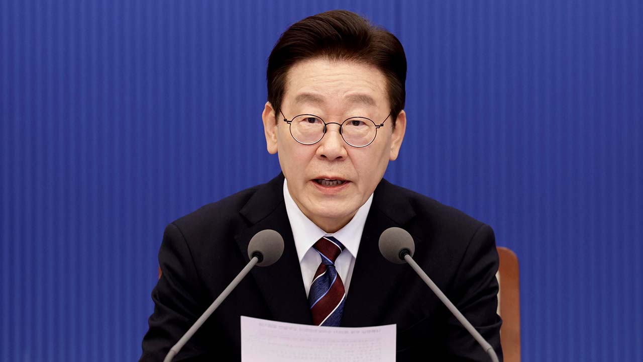 이 대통령 국정 수행 지지도 57.1%‥6주 만에 소폭 하락