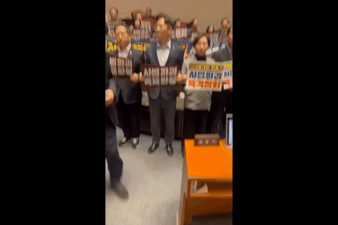 조국혁신당 "국힘 서명옥, 피켓으로 이해민 가격"‥징계안 제출