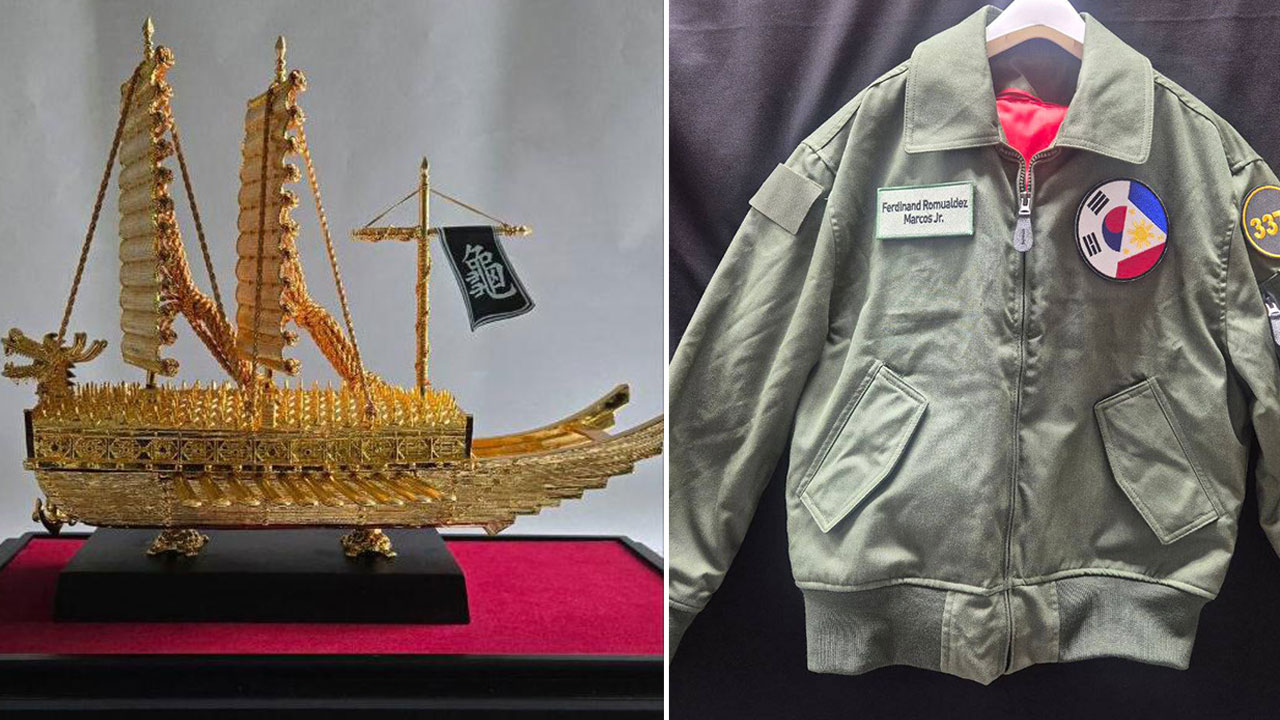 이 대통령, 필리핀 대통령에 '금 거북선·공군 조종사 항공 점퍼' 선물