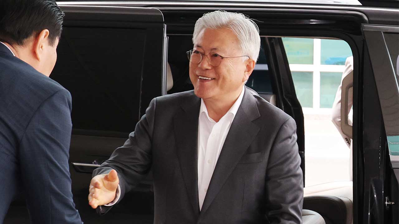 문 전 대통령, 이란 사태에 "무력 최대한 억제‥외교적으로 해결해야"