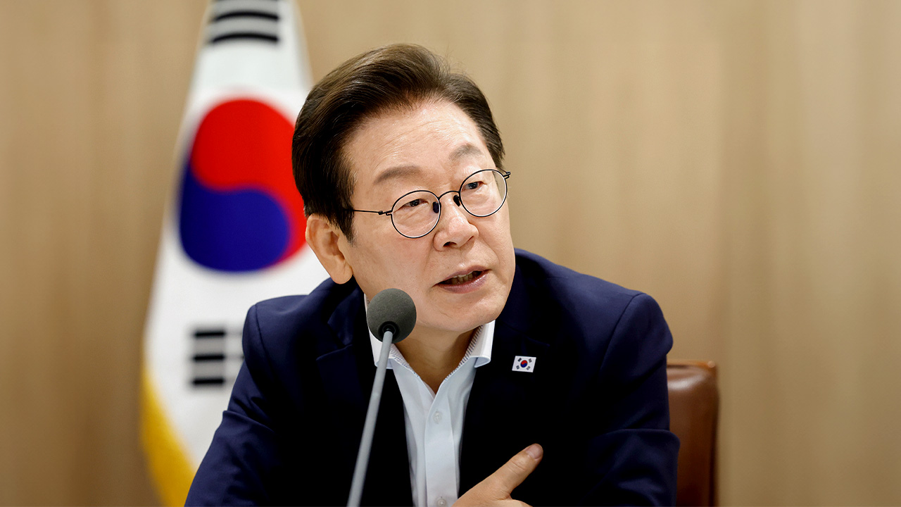 이 대통령 "대통령·집권세력 됐다고 마음대로 다 할 수 없어"