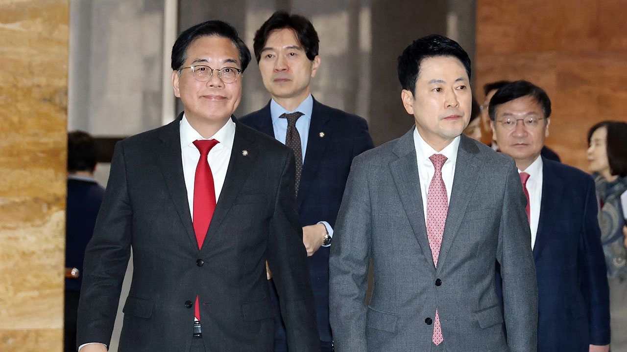 국힘 "계엄 사과, 尹 복귀 반대" 결의문 채택‥장동혁, 묵묵부답