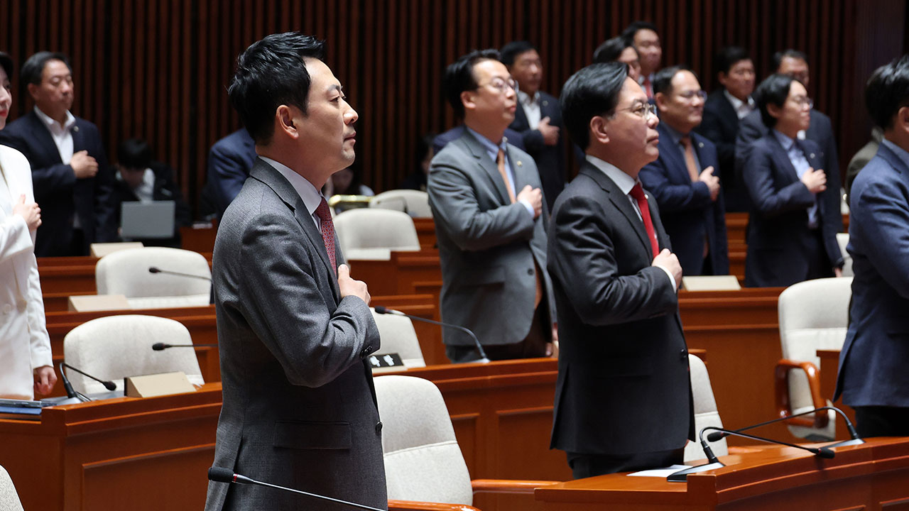 국힘 "계엄 사과, 尹 복귀 반대" 결의문 채택‥장동혁, 묵묵부답