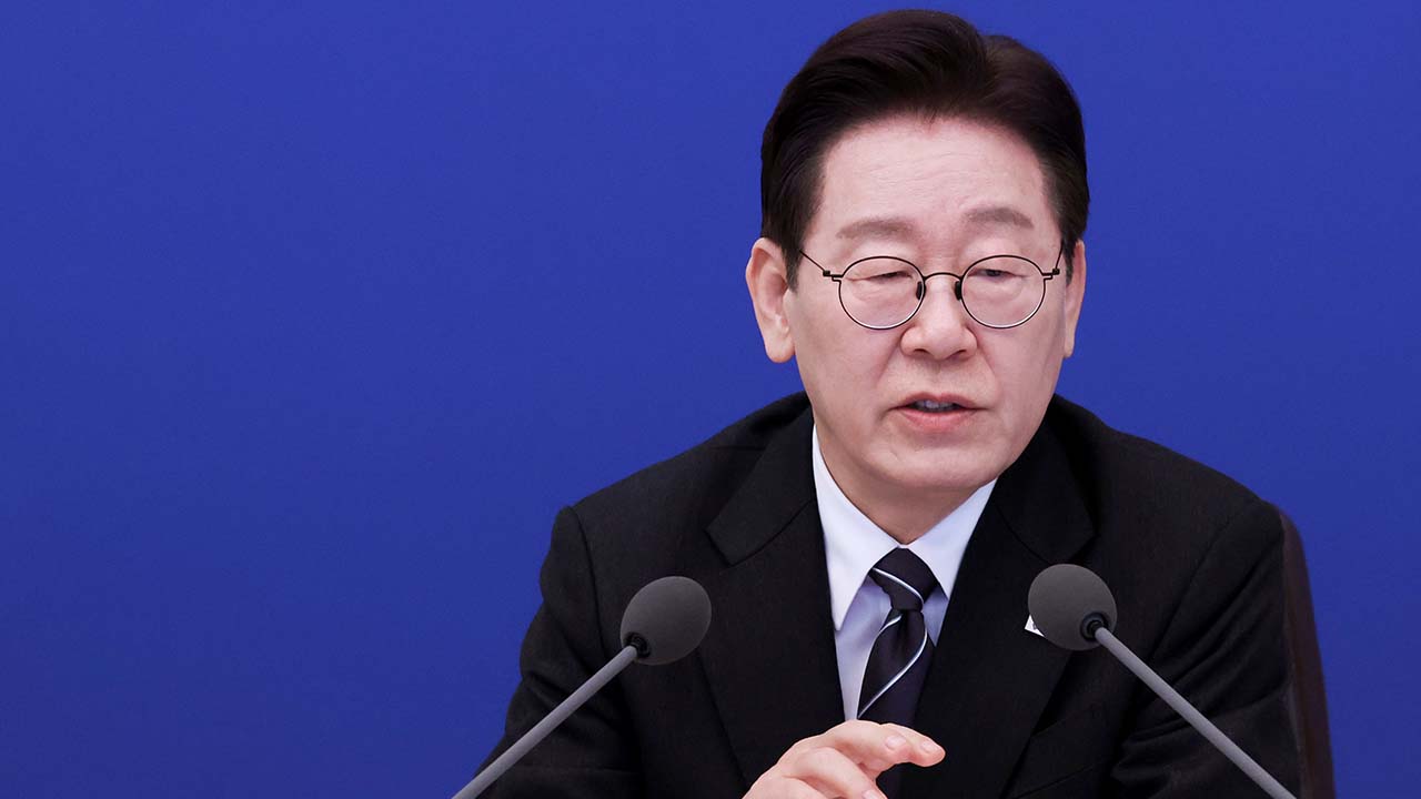 이재명 대통령 "석유 최고가격제·에너지 세제 조정 등 속도감 있게 검토"