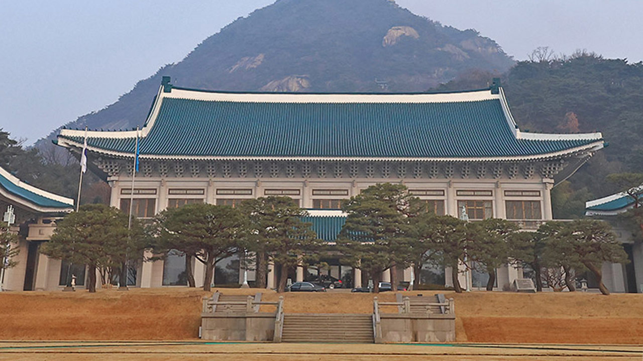 청와대, 북한 탄도미사일 발사에 "도발 중단 촉구"