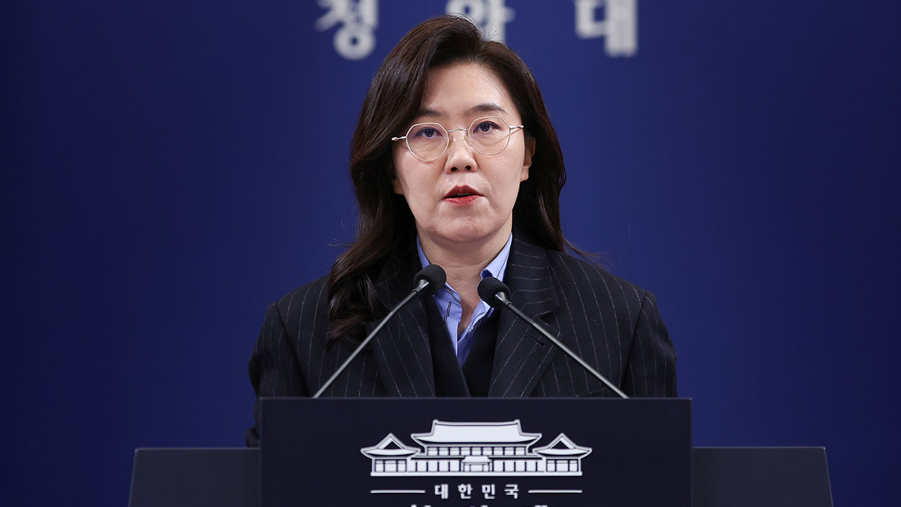 이 대통령, 국무회의 종료 후 세종서 일선 공무원 격려 오찬