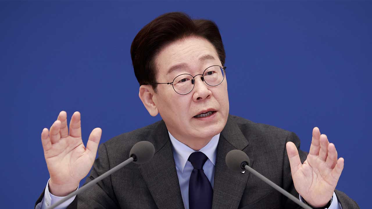 이 대통령, 추경 관련 "현금보다는 지역화폐로 지급해야"