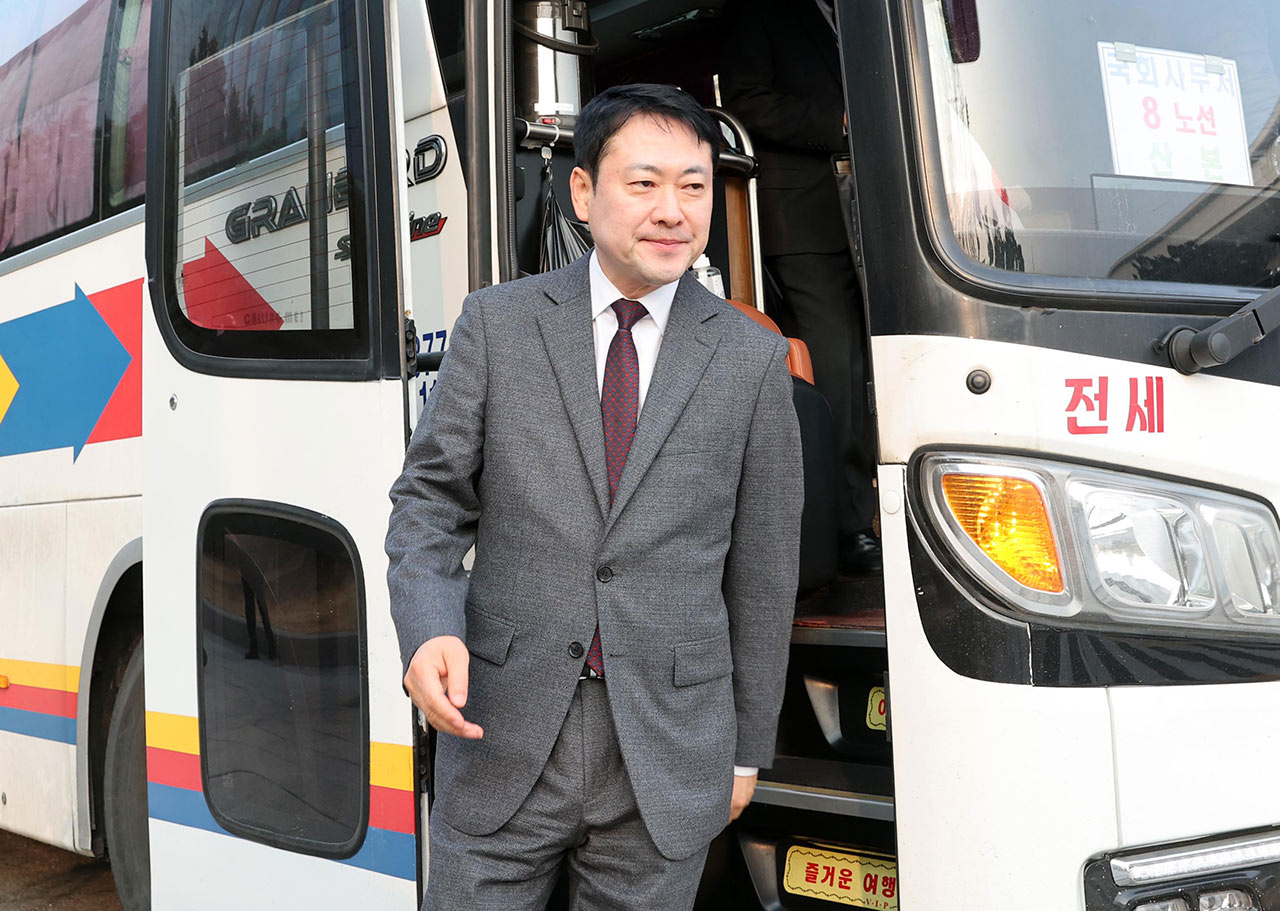 '수행차 대신 대중교통' 인증‥국회의원들도 차량 5부제 동참