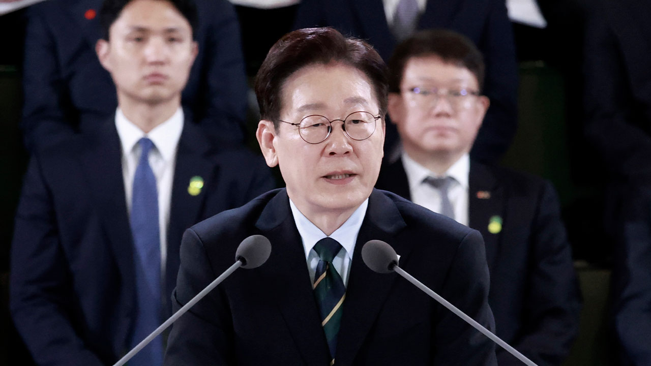 이 대통령 "에너지 문제 심각‥재생에너지로 신속 전환해야"