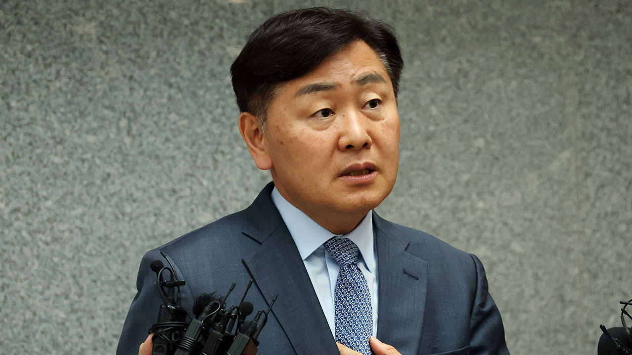 민주당, '금품 제공 의혹' 김관영 전북지사 전격 제명