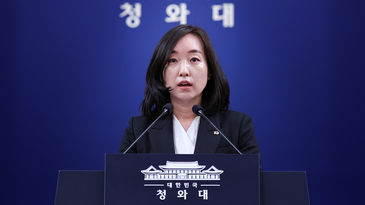 청와대 "혼잡 시간대 피해 대중교통 이용시 인센티브 부여 검토"