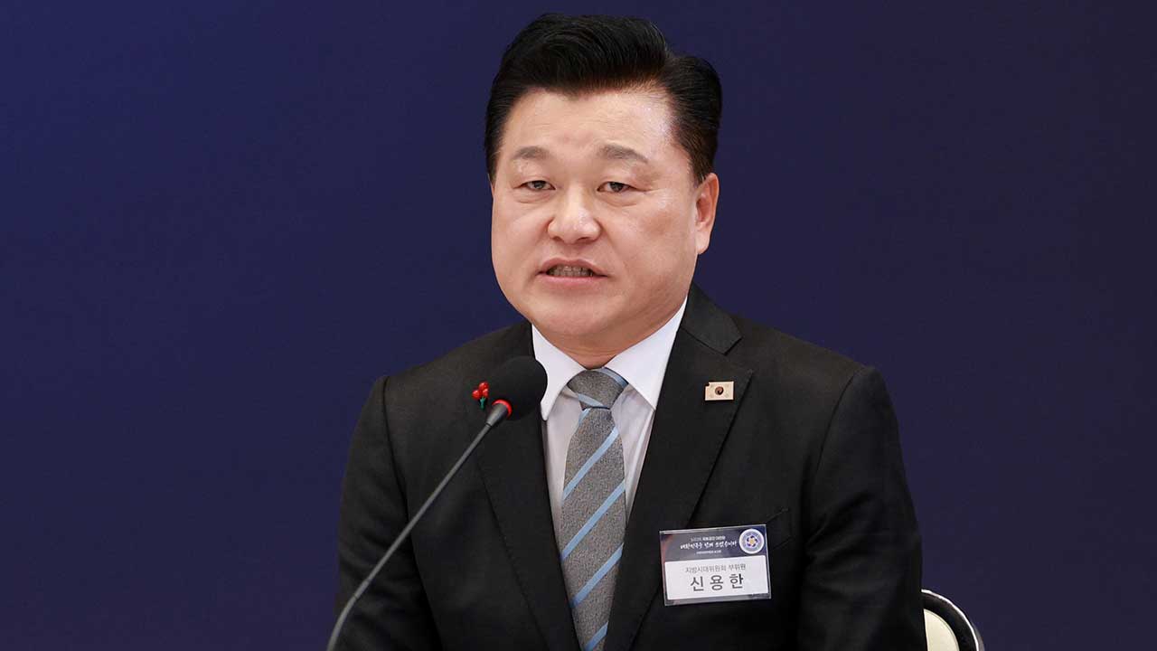 민주당, 충북지사 후보에 신용한‥결선 투표서 노영민에 승리