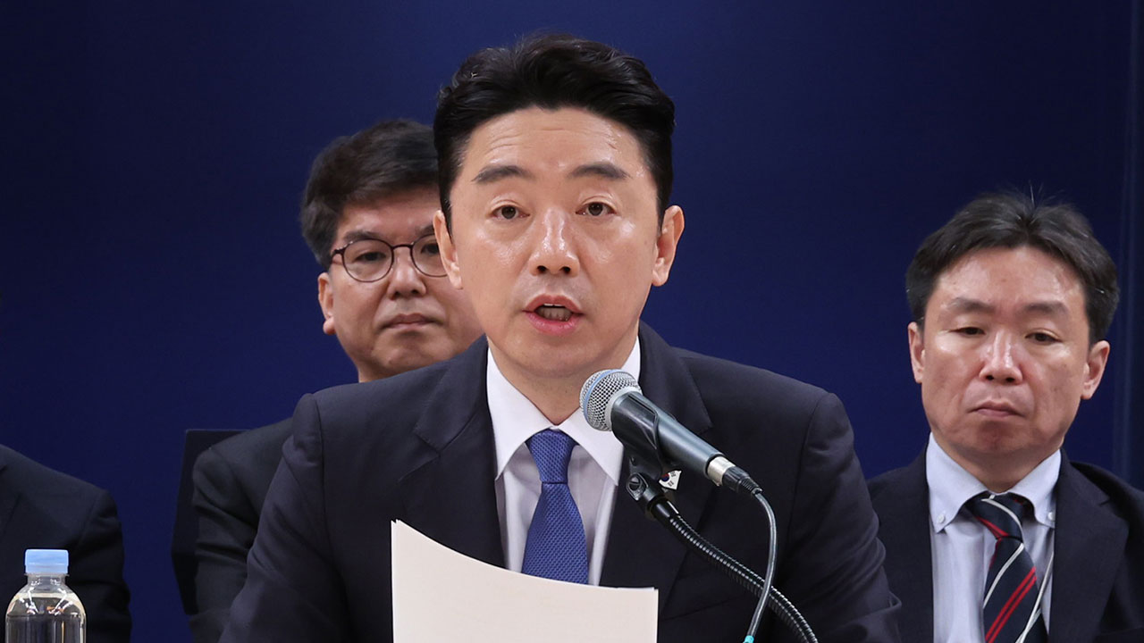 강훈식 "거시경제 충격은 제한적‥민생 영향 최소화 노력할 것"