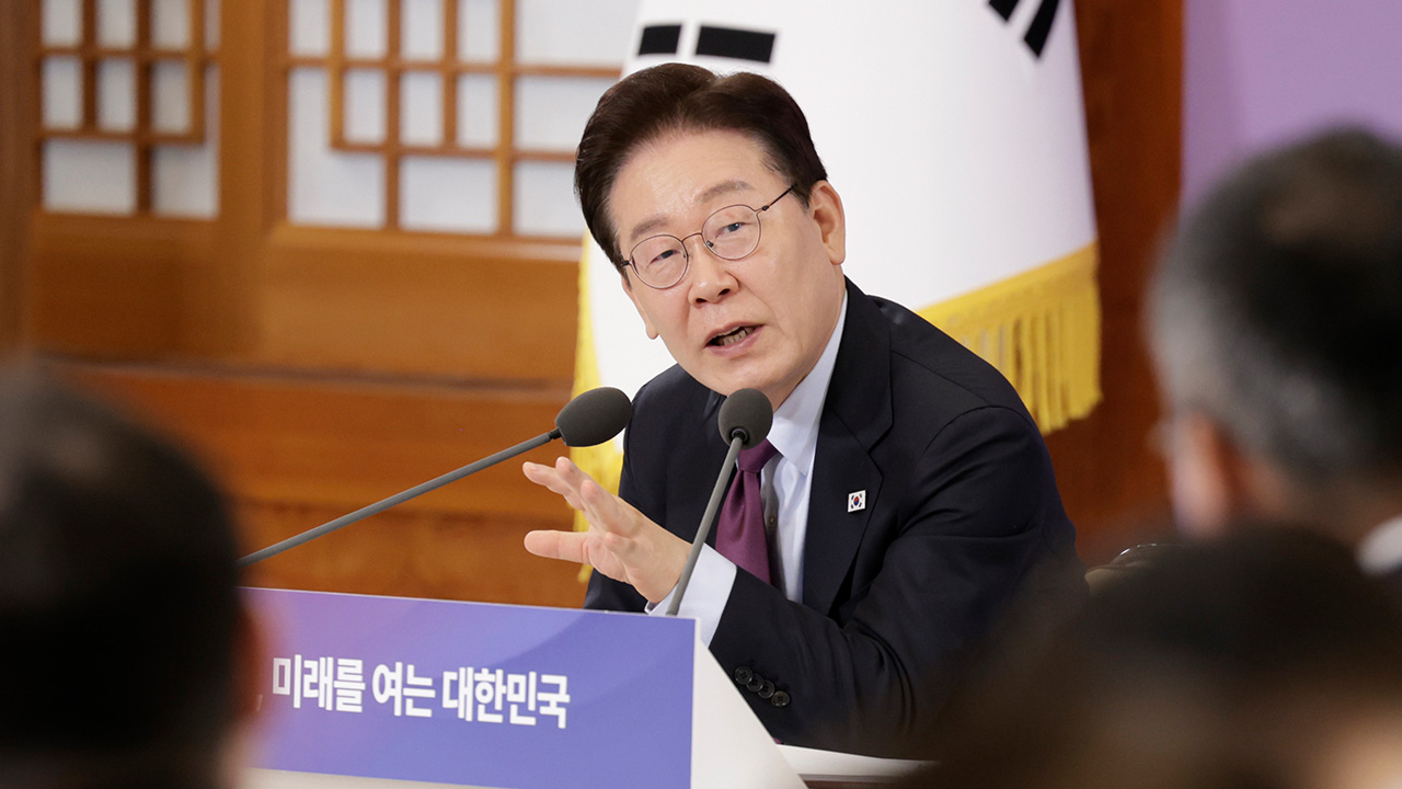 이 대통령 "기업의 '비업무용 부동산', 대대적 보유세 부담 검토"