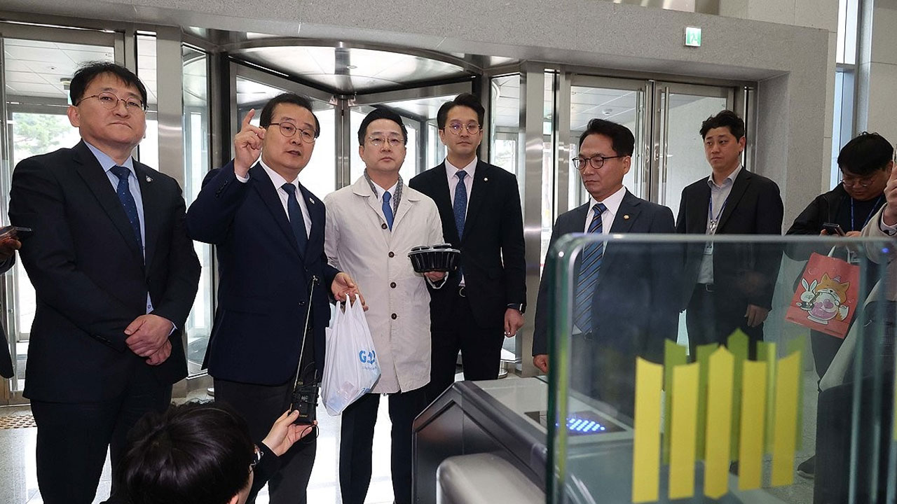 민주당 "연어 술파티 확인" vs 국민의힘 "소설"‥국조특위 수원지검 현장조사