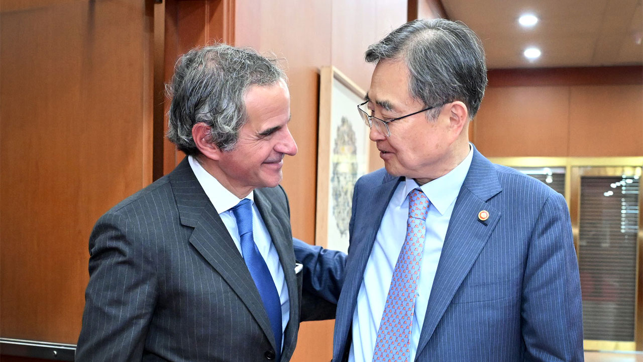 조현, IAEA 사무총장 면담 "핵추진잠수함 도입 과정서 긴밀히 소통"