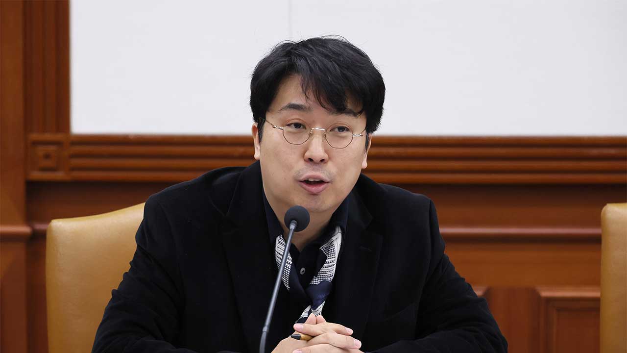 이 대통령, 'AI 기본사회 구상' 차지호 의원에 감사패 수여