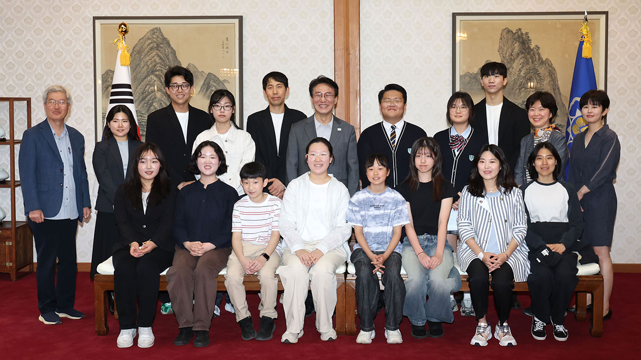 김 총리, '기후 위기대응 활동' 청소년·청년 기후대표단 공관 초청