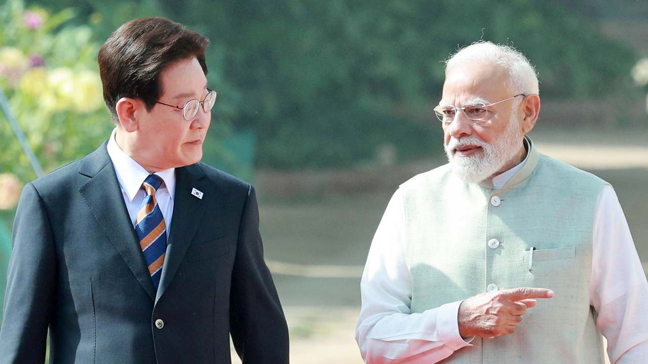 이재명 대통령 "호르무즈 해협 안전 항해 위해 인도와 긴밀히 소통"