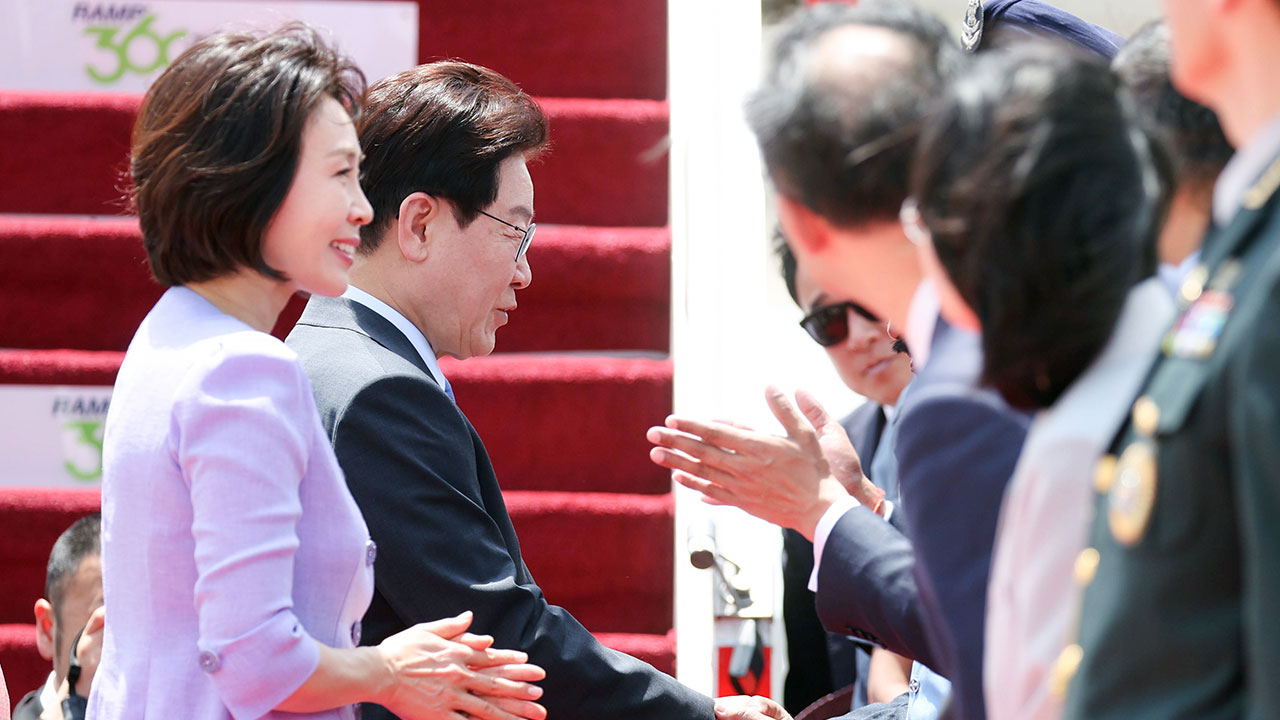 이 대통령, 인도 방문 마치고 베트남 출발‥내일 정상회담