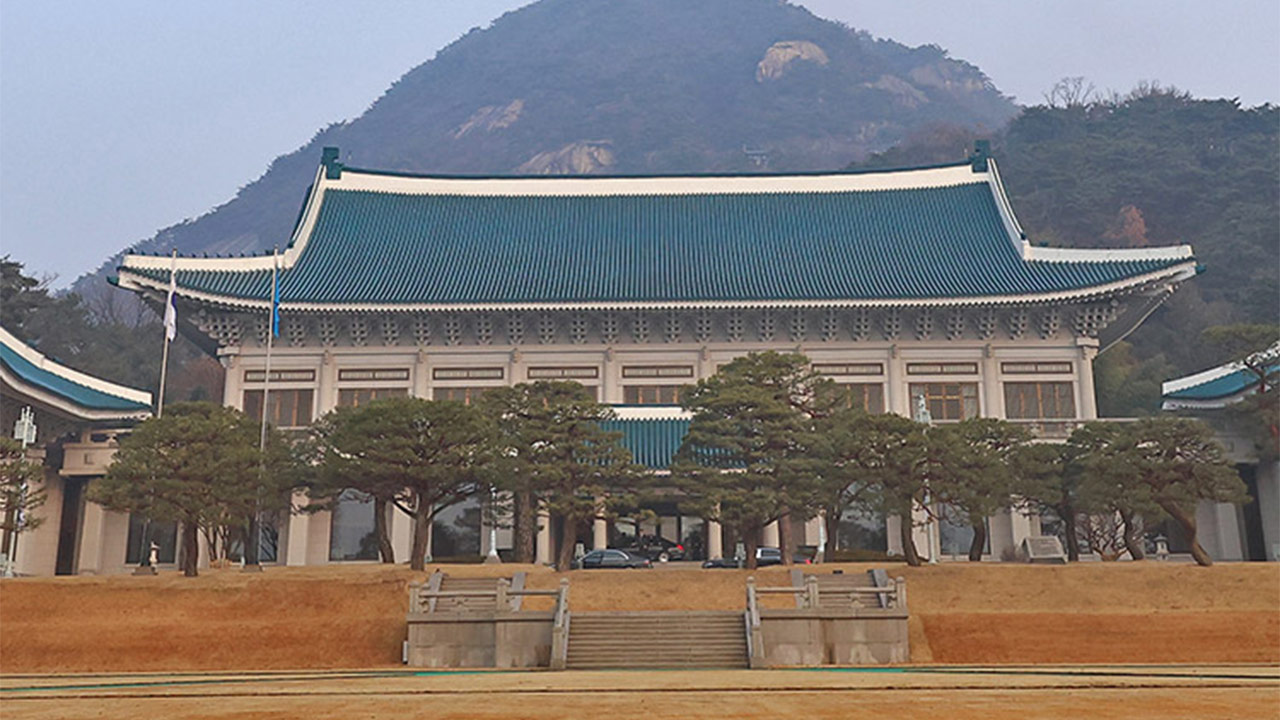 청와대, 일본 선박 호르무즈 통과 관련 "이란 정부와 상황 타개 방안 모색"