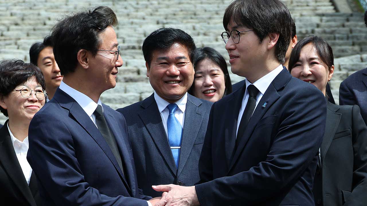 하정우 "전재수와 난 러닝메이트‥손털기는 오해"