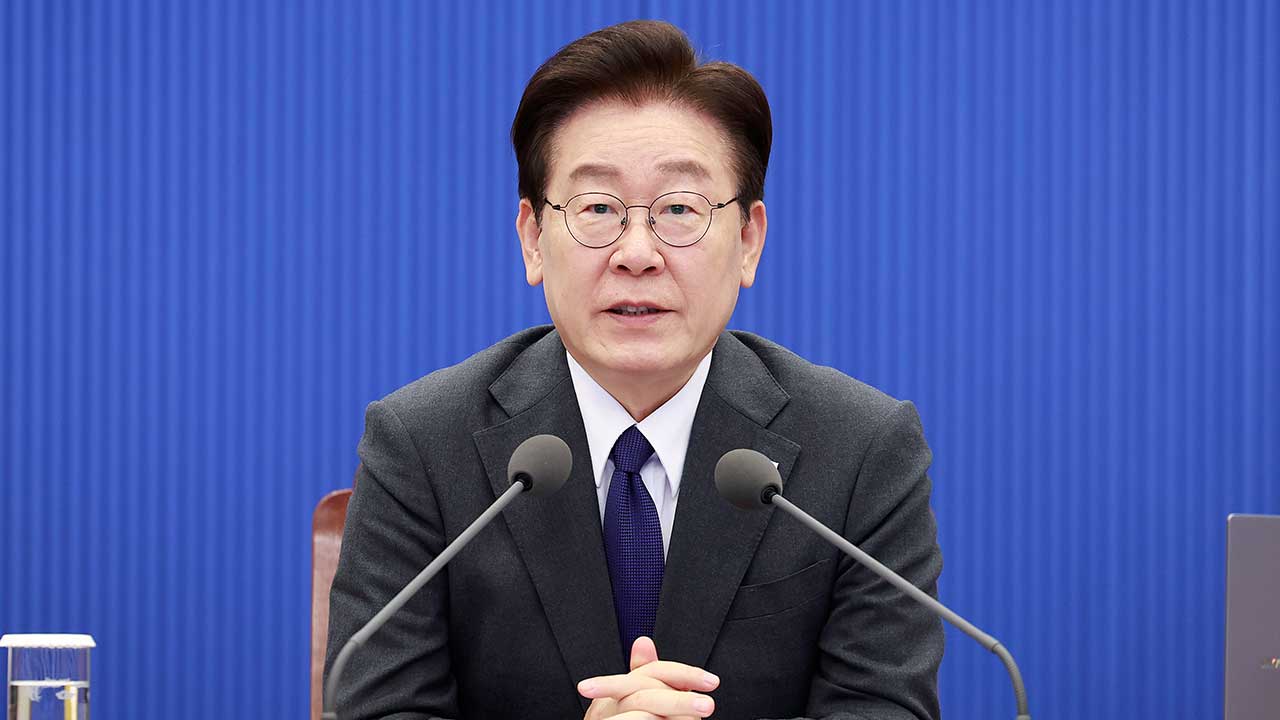 이 대통령 "학교 현장학습, 교사 불합리한 부담 없는지 검토하라"