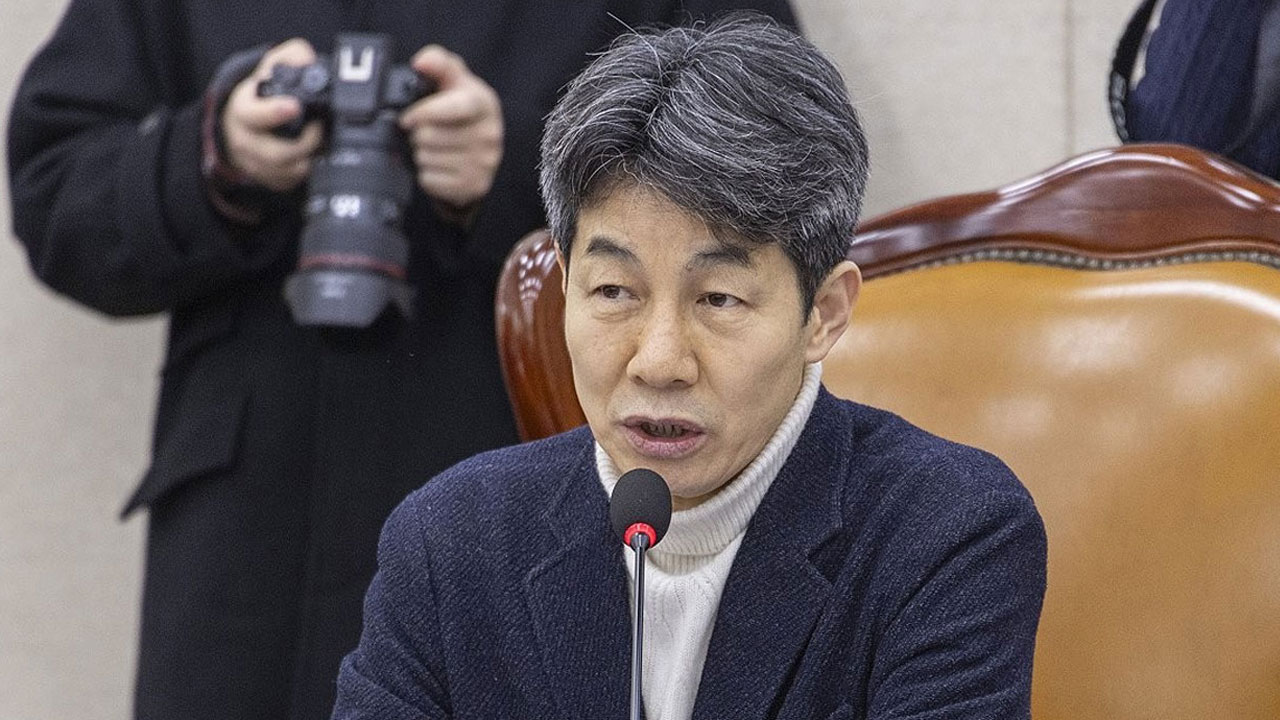 尹 비서실장 정진석 출마 선언에 與 "미쳐도 단단히 미쳐"