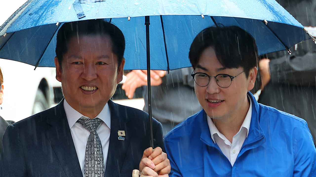 정청래·하정우 "구포시장 유세 아이가 논란 중심돼 송구·사과"