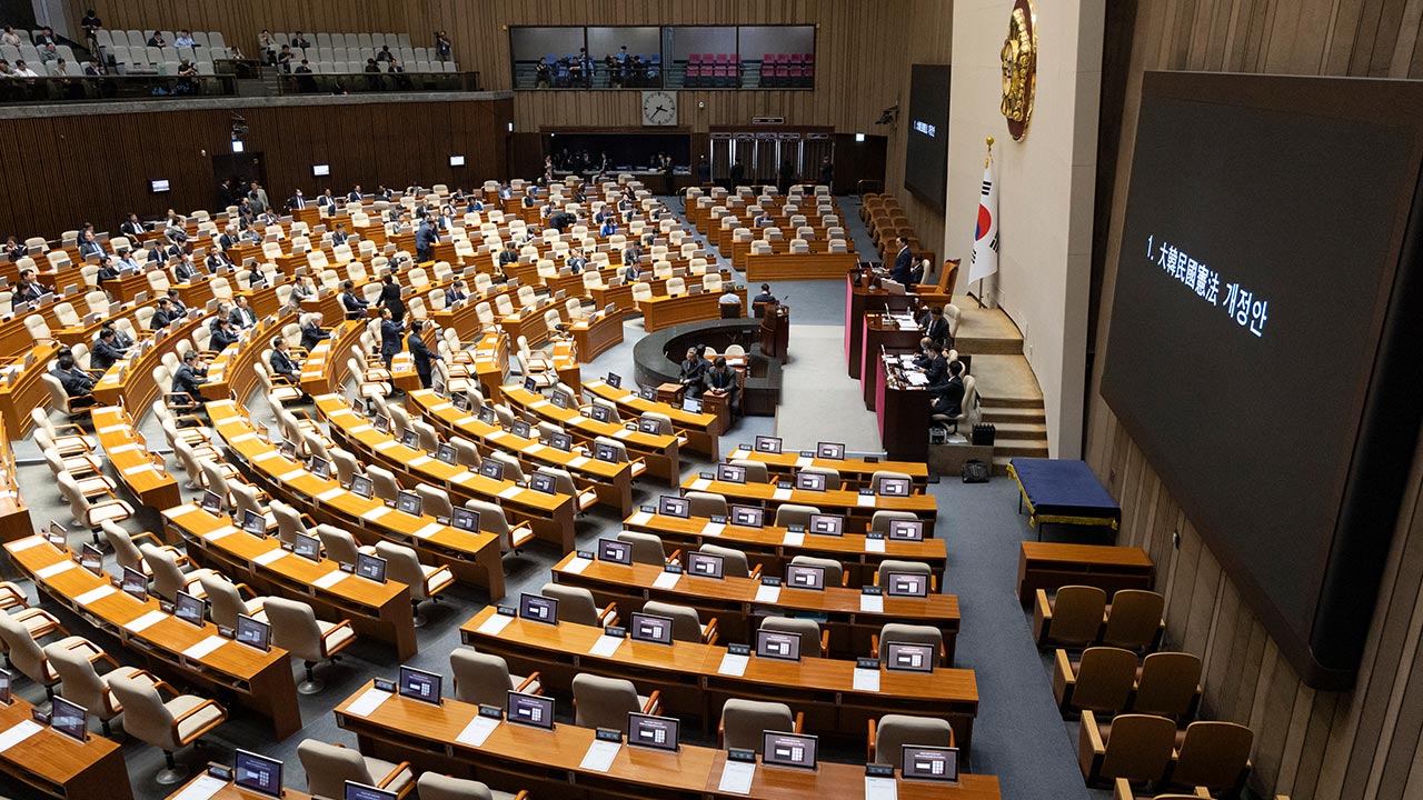 국민의힘 표결 불참으로 개헌안 '투표 불성립'‥내일 오후 재투표 예정
