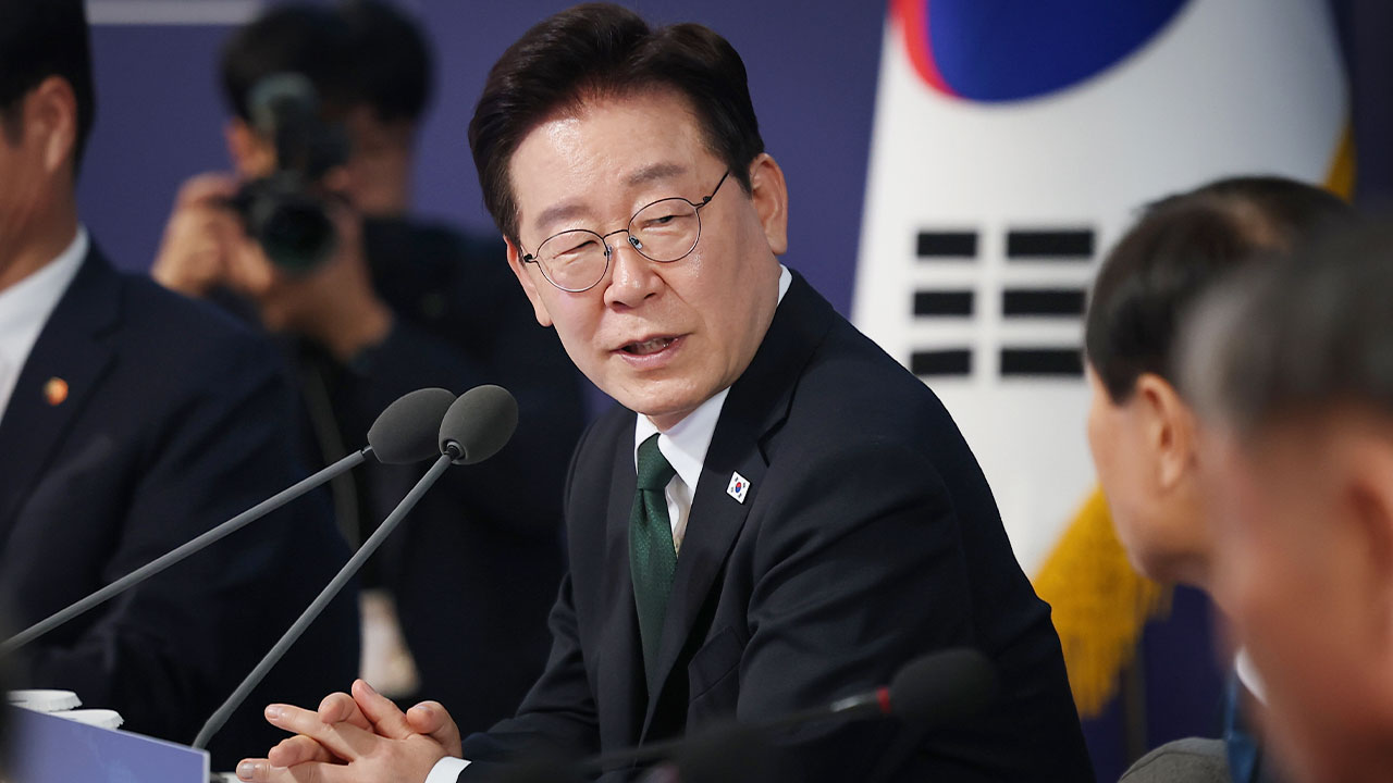 이 대통령, 모레 '노벨 경제학상 수상' 피터 하윗 교수 접견