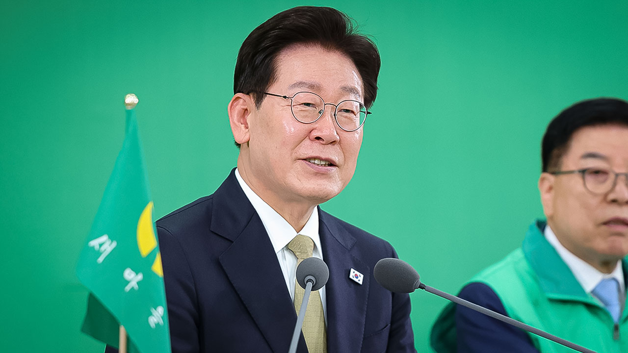 이 대통령, "박정희 새마을운동, 큰 성과"‥진보 진영 대통령으로 첫 새마을중앙회 방문
