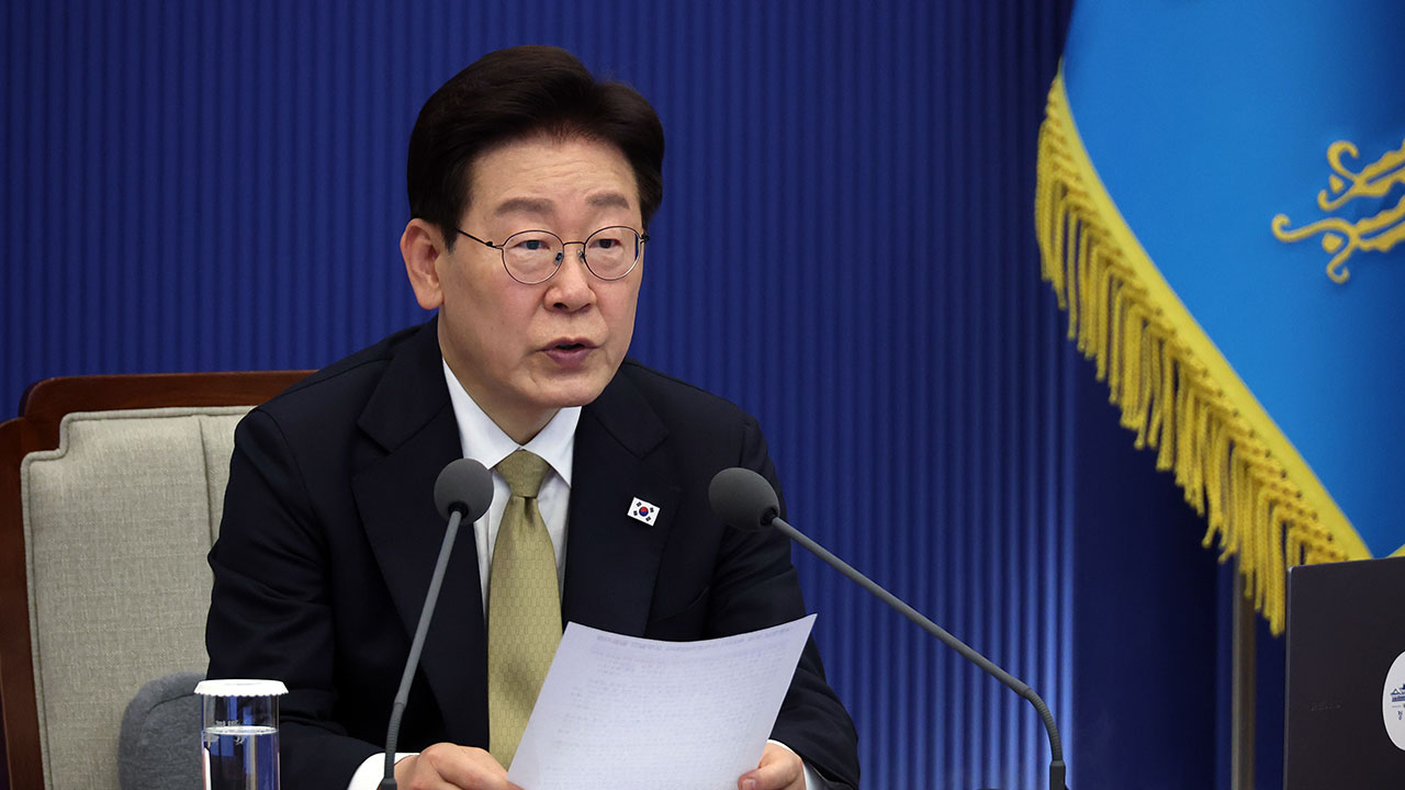 IMF "한국, 부채 지속가능 수준"‥이 대통령 "무조건 긴축 주장, 꼭 보시라"