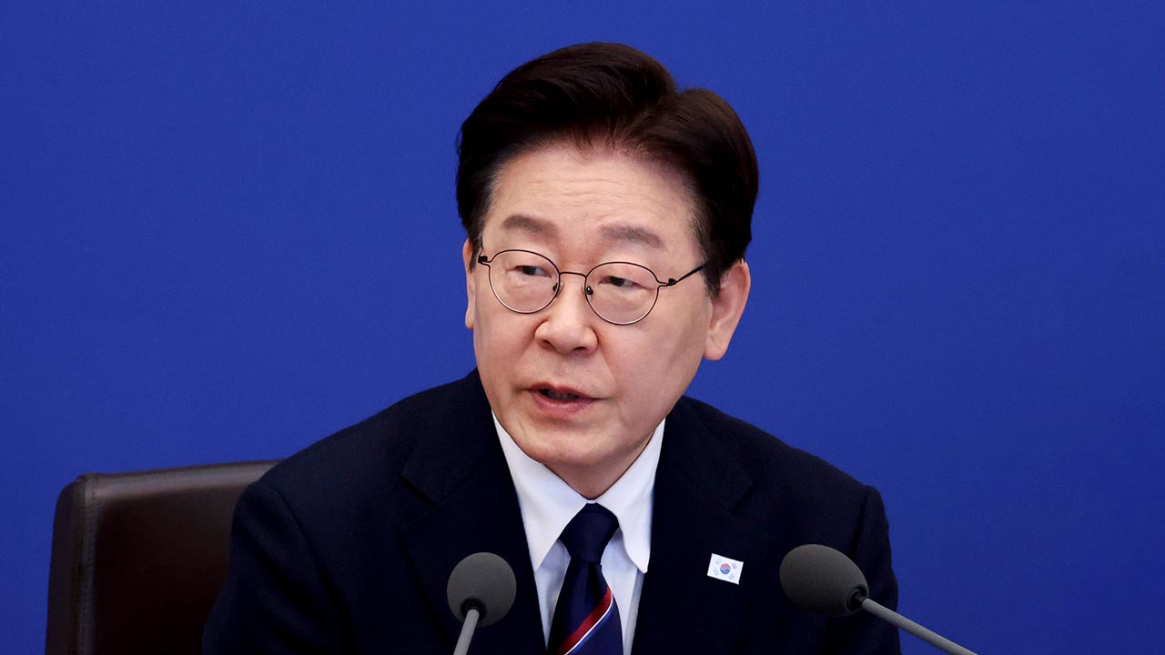 이 대통령, 스타벅스 '5·18 탱크데이'에 "저질 장사치 행태에 분노"