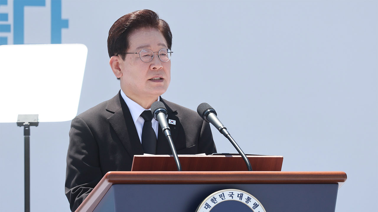 이 대통령 "5·18 정신을 이어받아 '국민이 주인인 나라'로 나아가겠다"