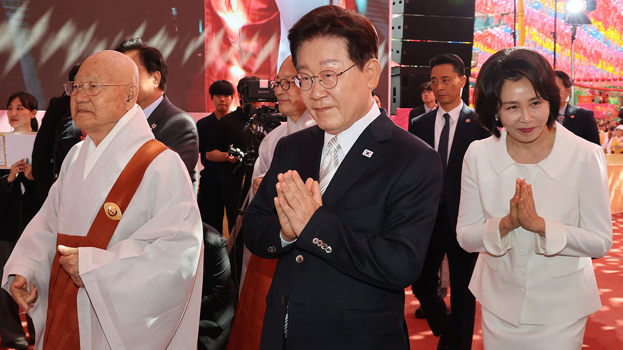 이 대통령, 조계사 이어 관문사 방문‥비빔밥·시래기국 점심 공양