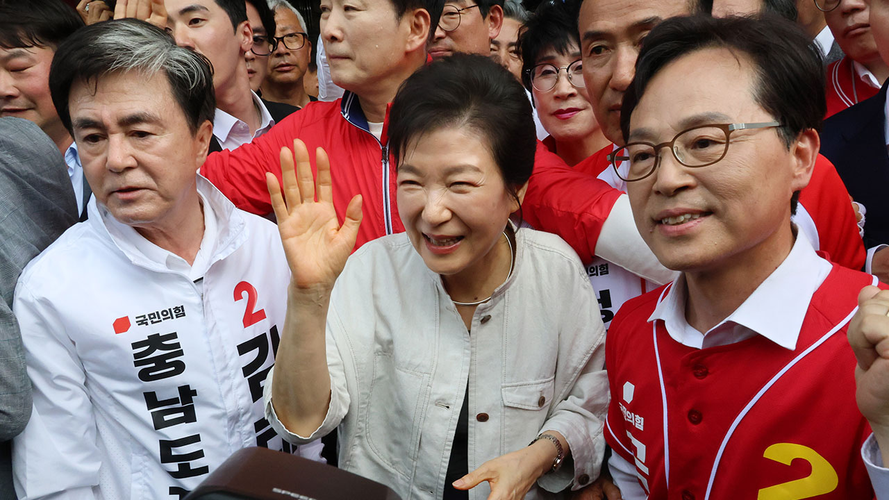 민주당 충남도당, 박근혜 충남 방문에 "김태흠, 국정농단의 어두운 그림자 불러들여"