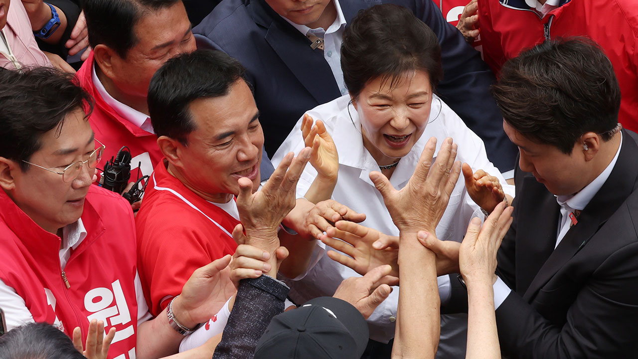 박근혜, 원주에서 김진태 후보 지원 유세‥"김진태, 책임감 있고 성실"