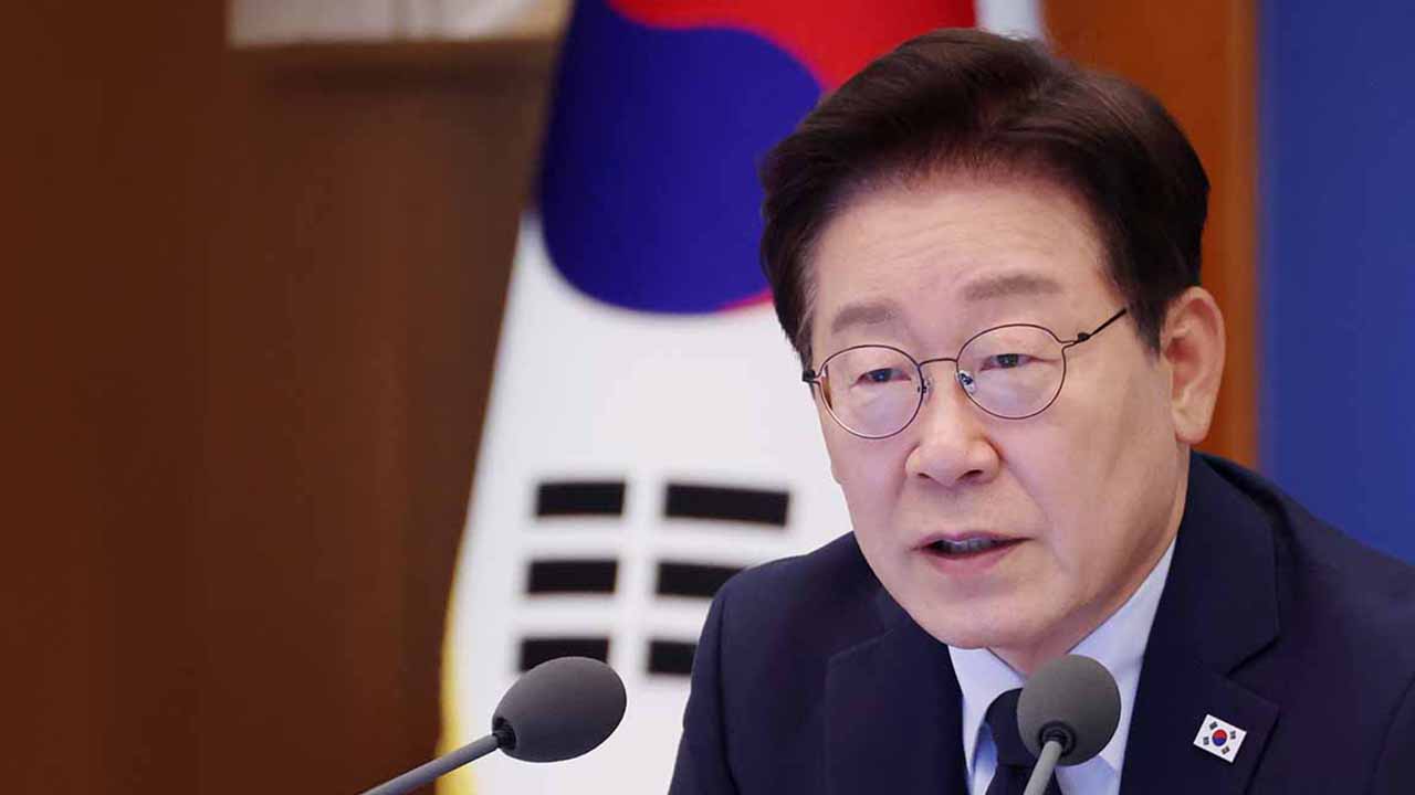 이 대통령 "왜 반도체를 빼고 종합주가지수 계산?"