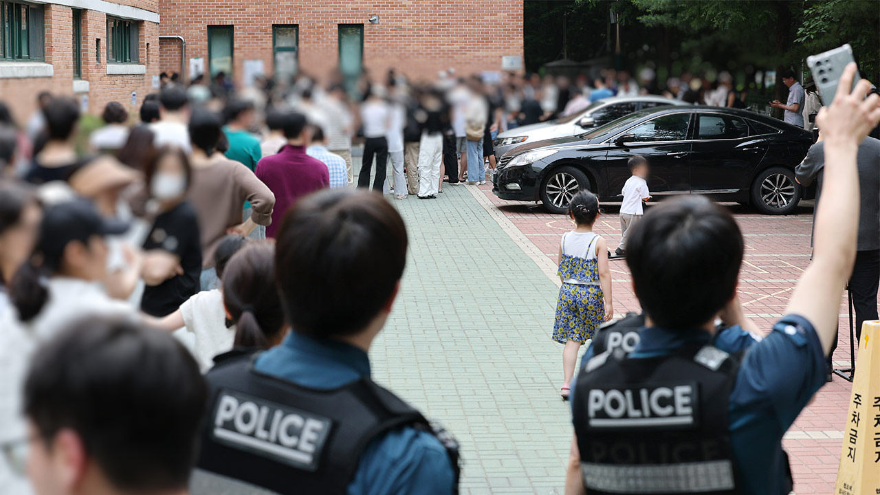 '투표용지 부족' 서울 송파구 잠실7동 제2투표소, 밤 10시까지 투표 연장