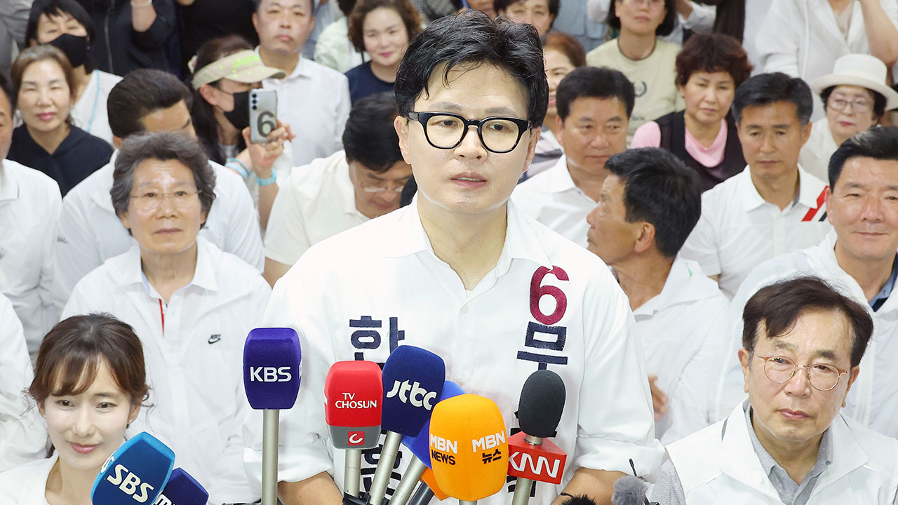 국회 입성 앞둔 한동훈, 국힘 당권파 정조준‥"보수 품격·실력 없어"