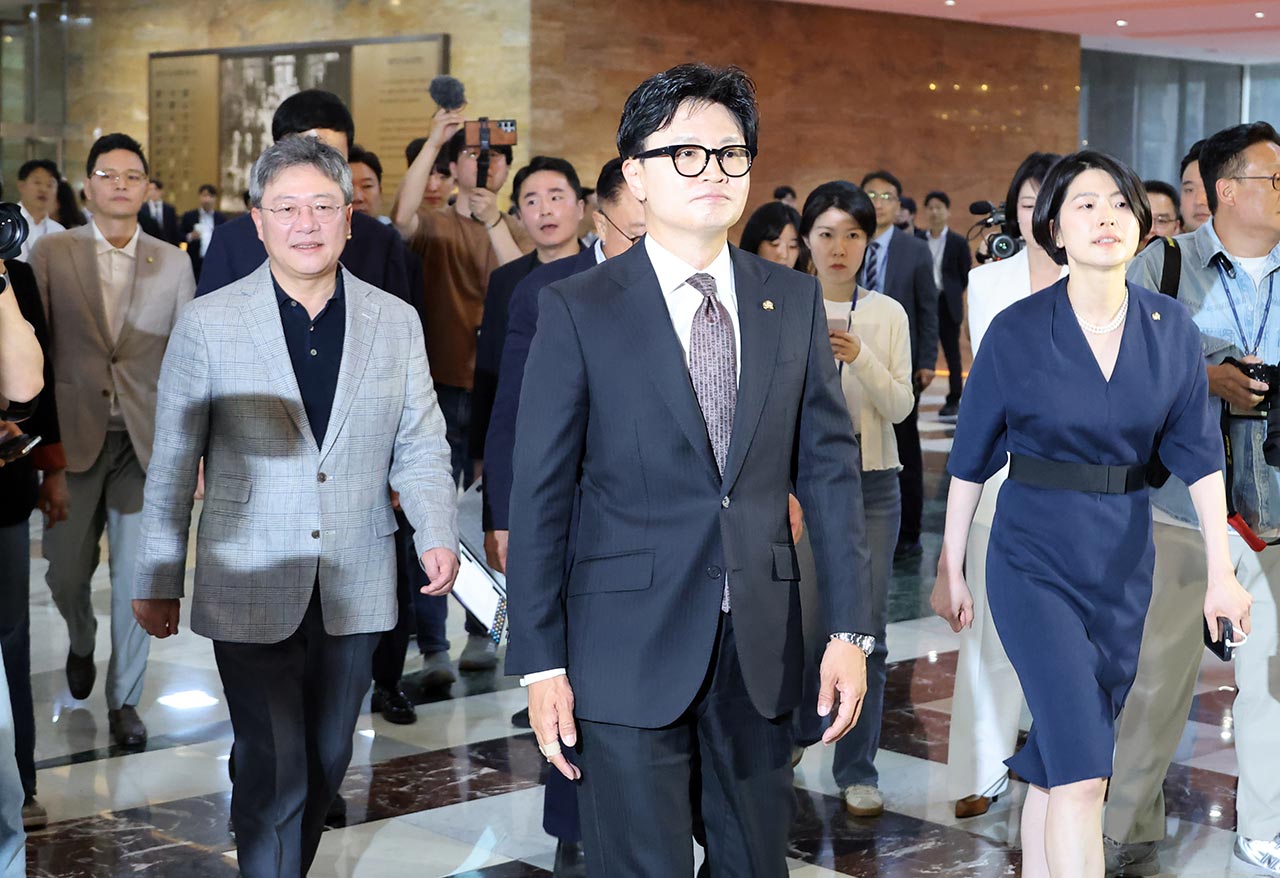 한동훈, 국회 첫 등원‥"보수 재건 실천‥복당 고민할 단계 아냐"