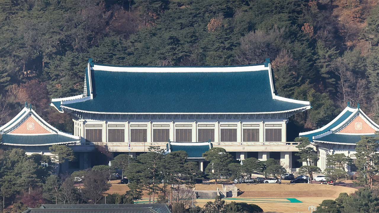청와대, "이 대통령, 1년간 지구 네 바퀴 넘게 이동"‥광폭 행보 공개