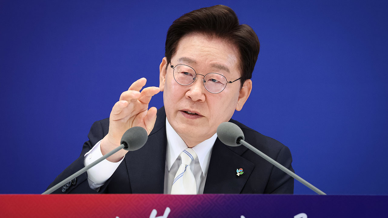 李대통령 "국민 檢 불신 커‥보완수사권, 국회에 결론 맡기기로"
